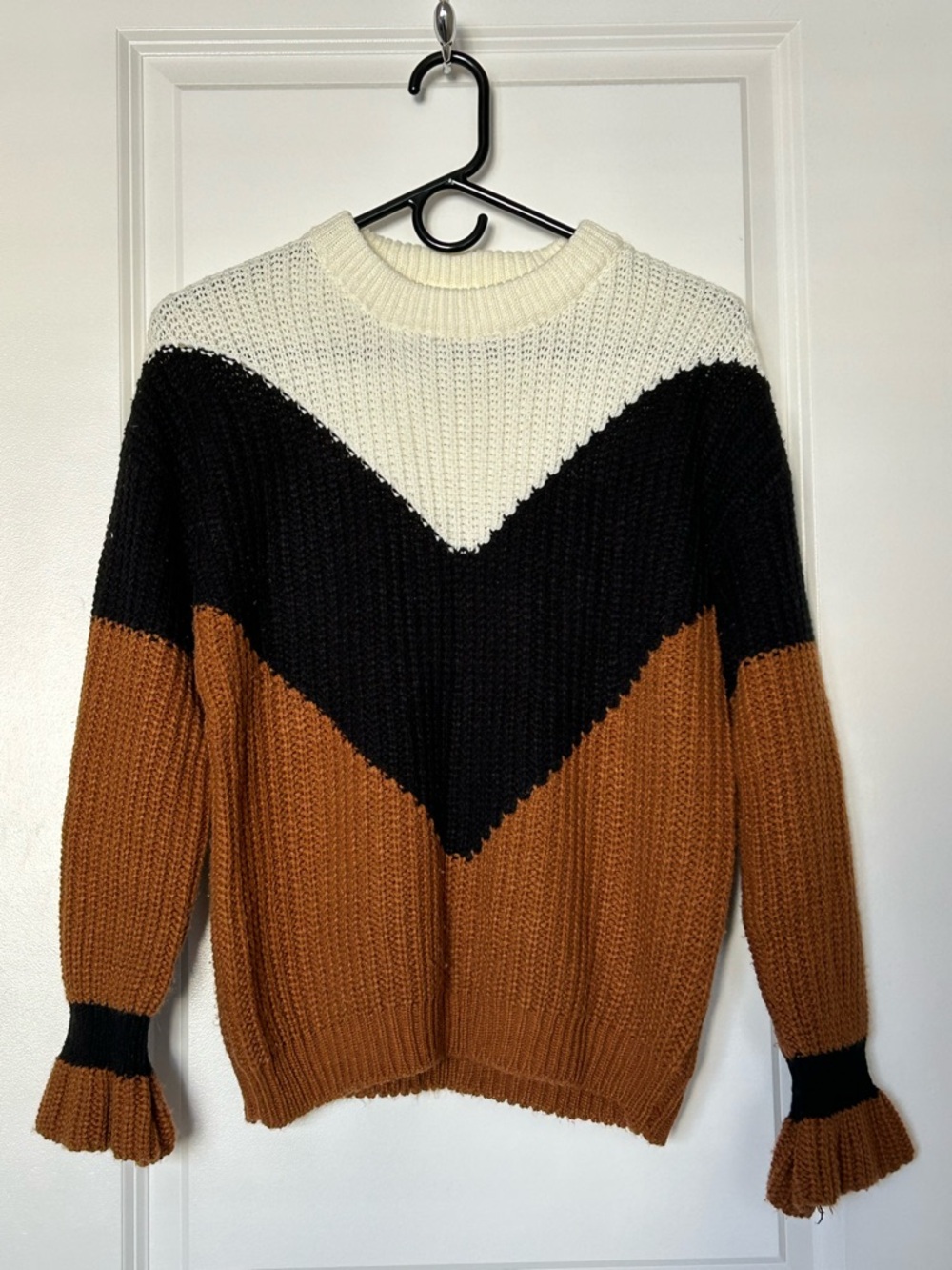 Chunky Colorblock Chevron Sweater in Cream, Black & Rust